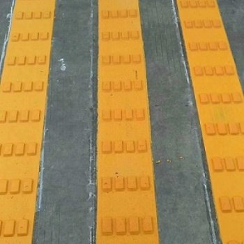 廠家甘肅威盾道路施工標(biāo)志標(biāo)牌廣告牌熱熔冷噴震蕩線