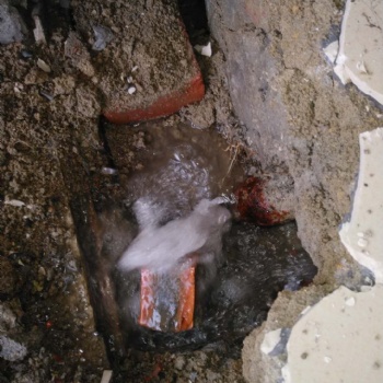 廣州埋地水管漏水檢測維修站，水管漏水怎么辦？