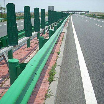 防撞波形護欄、護欄板價格、高速公路護欄板廠家供應樂至石佛鎮
