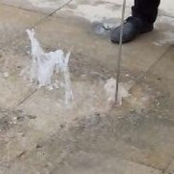 深圳小區埋地鐵管漏水查漏，探測到精準位置，早點開挖維修減少浪費