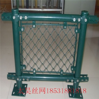 廠家現(xiàn)貨球場圍網(wǎng) 體育場圍網(wǎng)勾花護(hù)欄網(wǎng)學(xué)校操場籃球足球場圍網(wǎng)