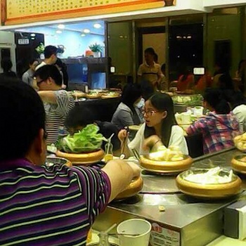 那年校花回轉(zhuǎn)火鍋店機(jī)器廠家 南京那年校花旋轉(zhuǎn)火鍋店機(jī)器設(shè)備