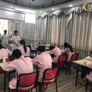 廣州奈斯母嬰月嫂培訓——高薪就業(yè)