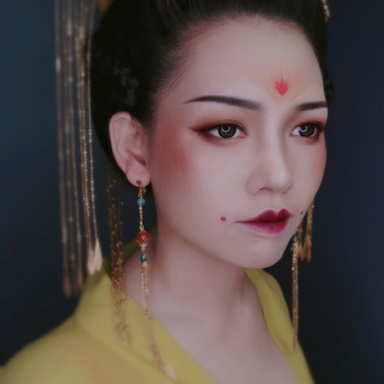 深圳龍崗坪山化妝美甲學(xué)校哪家好？