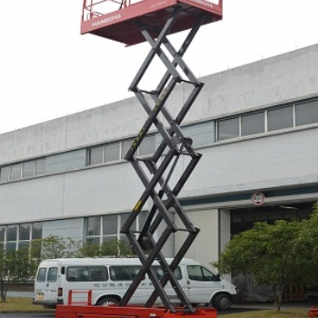 剪叉式升降機(jī)，高空作業(yè)平臺(tái)