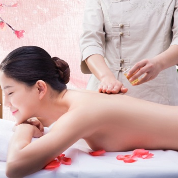 濟(jì)南正規(guī)足療。消費者可以網(wǎng)上下單，預(yù)約技師