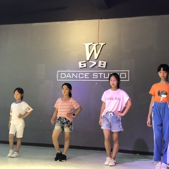 三鄉(xiāng)爵士舞街舞網(wǎng)紅舞培訓(xùn)