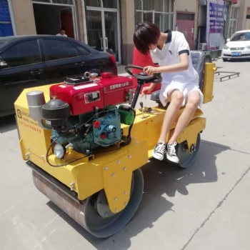 濟(jì)寧壓路機(jī)廠家 溝槽壓土機(jī) 1.5t全液壓壓路機(jī)價(jià)格