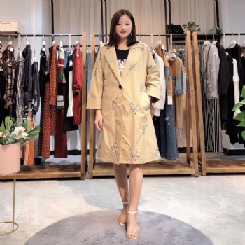 【勞倫】2020年春季新款亞馬遜女裝風(fēng)衣