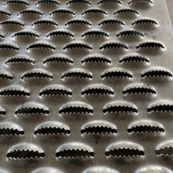 專(zhuān)業(yè)生產(chǎn)鱷魚(yú)嘴防滑板 魚(yú)鱗孔防滑板 魚(yú)眼防滑板 鋁合金防滑板 防滑網(wǎng) 腳踏板 樓梯踏板 金屬防滑板