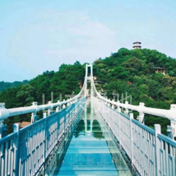 園之藝專(zhuān)業(yè)玻璃吊橋定制