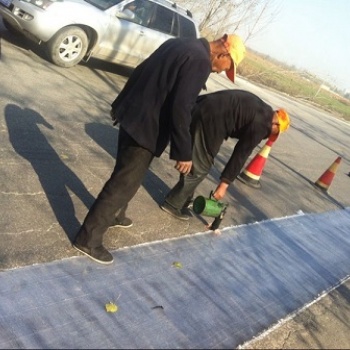廠家直供復(fù)合土工格柵，礦用假頂網(wǎng)，護(hù)幫網(wǎng)，防裂貼，貼縫帶歡迎來電咨詢