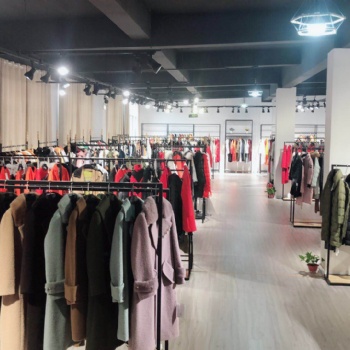 廣西女裝批發(fā)南寧市品牌女裝尾貨折扣批發(fā)