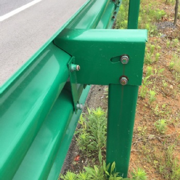 潛山市新規(guī)范波形梁護欄護欄簡介