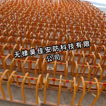 供應(yīng)燃?xì)夤艿婪雷沧o欄 U形防撞欄 鍍鋅鋼管圍欄
