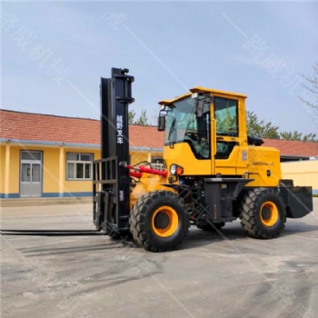 廠家工程四驅(qū)叉車 3噸內(nèi)燃柴油叉車 多功能一體式叉車