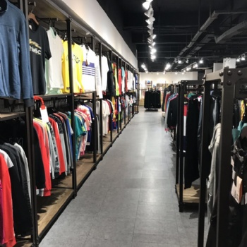 商務(wù)休閑運動品牌庫存尾貨鞋服批發(fā)支付貨到付款