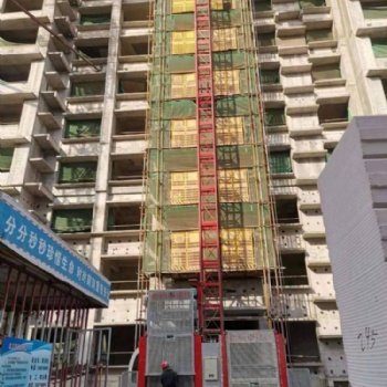 廣西建筑施工升降機(jī)物料提升機(jī)sc200/200齒輪式施工電梯