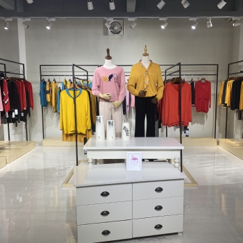 電商直播實(shí)體店引流女裝便宜貨源 詩(shī)采田新款天絲毛衣 品牌折扣女裝批發(fā) 專(zhuān)柜尾貨折扣批發(fā)