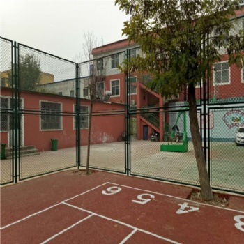 學(xué)校體育場圍欄價(jià)格 口字框籃球場護(hù)欄隔離網(wǎng)廠家電話