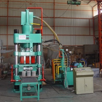 西寧XY32-500全自動鐵粉壓塊機(jī)為客戶提供試機(jī)現(xiàn)場Y