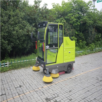 山東掃地車(chē)廠(chǎng)家供應(yīng) 電動(dòng)掃地車(chē) 物業(yè)環(huán)衛(wèi)掃地車(chē) 駕駛式掃地車(chē)報(bào)價(jià)