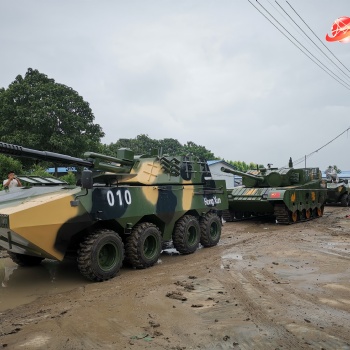 國防教育基地裝備 動態(tài)裝甲車模型制作廠家