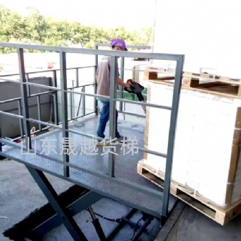 升降機必須專業(yè)人員使用
