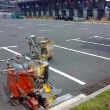 重慶豐萊地坪漆施工公司，從事各類地坪漆施工，車位劃線等業(yè)務(wù)