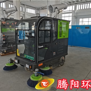 駕駛式掃地車(chē)在使用時(shí)應(yīng)注意事項(xiàng)