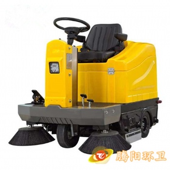 騰陽(yáng)電動(dòng)駕駛式掃地車(chē)智能化作業(yè)
