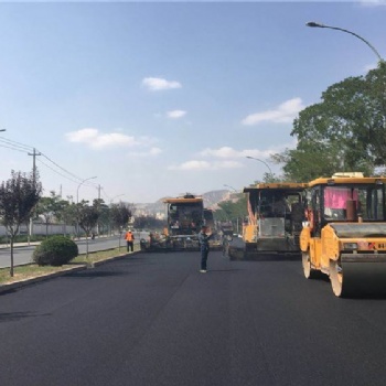 光明街道小區(qū)瀝青道路改色