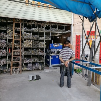 兩工位數(shù)控沖孔機(jī),沖孔切料機(jī),全自動(dòng)沖孔機(jī),不銹鋼沖孔機(jī)