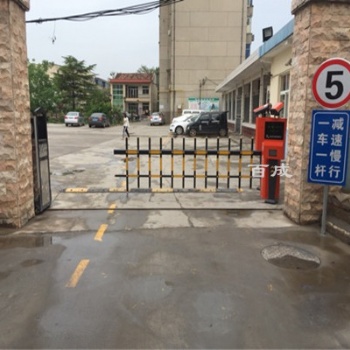 停車場(chǎng)識(shí)別柵欄收費(fèi)閘