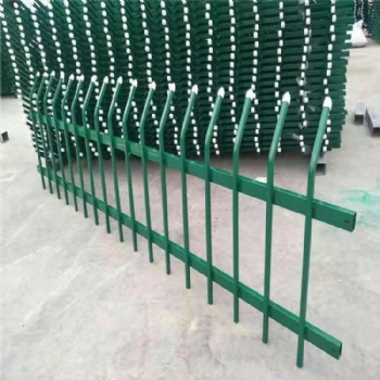 折彎草坪護(hù)欄-防爬護(hù)欄-墨綠耙子尚泉護(hù)欄質(zhì)量好價(jià)格合理
