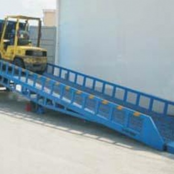 移動(dòng)式登車橋液壓卸貨臺(tái)升降機(jī)現(xiàn)貨供應(yīng)