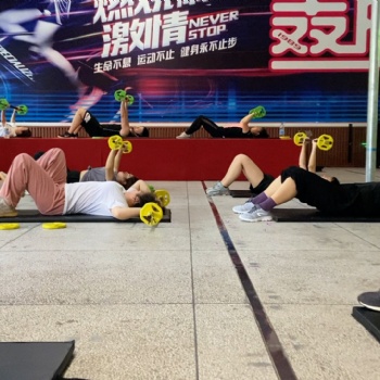 團隊四面出擊勇爭**