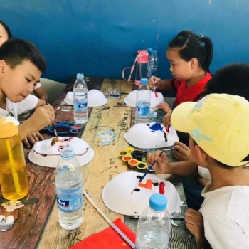 武漢親子游好基地真人打地鼠二八大杠樂趣多。
