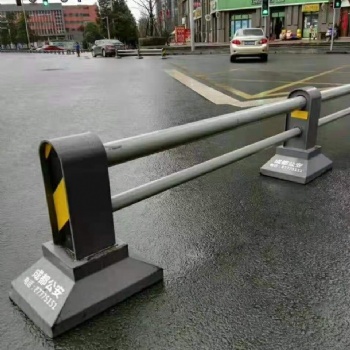 佛山護(hù)欄廠家生產(chǎn) 南海機(jī)動(dòng)車隔離欄桿款式