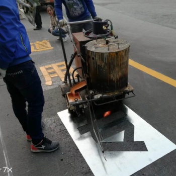 廣州地下車庫設(shè)車位計劃線施工 消防通道劃線