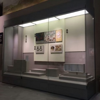 廣州革命紀(jì)念博物館低反射玻璃展柜定做