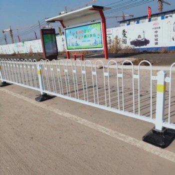 人行道京式鍍鋅管護(hù)欄 機(jī)動(dòng)車(chē)道市政道路護(hù)欄 倒U行焊接式隔離欄
