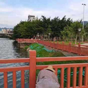 水泥預(yù)制護欄仿木仿藤仿竹護欄圍欄廠家