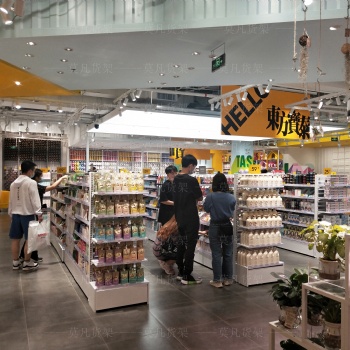 云浮kkv貨架精品店引人注目的展示和布局設(shè)計莫凡貨架供應(yīng)價格低