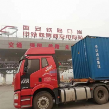 臨沂專線集裝箱車隊專業(yè)鐵路箱運輸車隊