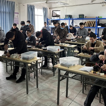 南寧電工培訓、南寧高壓_低壓電工上崗證考試報名、技工培訓