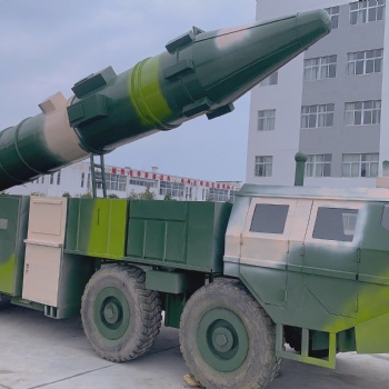 DF-21導(dǎo)彈車 軍事模型廠家專注靜態(tài)動態(tài)軍事模型生產(chǎn)廠家