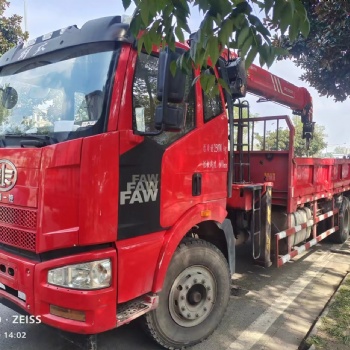 二手隨車吊18年10月解放后八輪，三一12噸4節(jié)直臂隨車吊