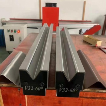 馬鞍山折彎?rùn)C(jī)模具批發(fā)廠家電話