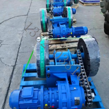 隧道開挖防水掛布臺車實(shí)心輪胎直徑560x150/650x160電機(jī)驅(qū)動實(shí)心輪配備41雙機(jī)減速機(jī)2.2